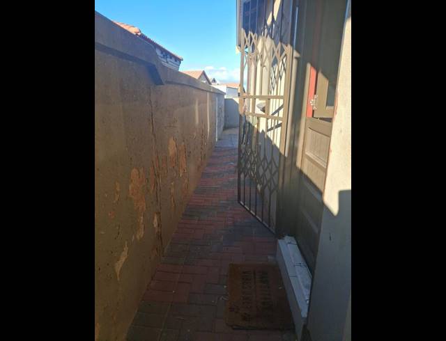 2 BEDROOM HOUSE FOR SALE IN SOSHANGUVE EAST